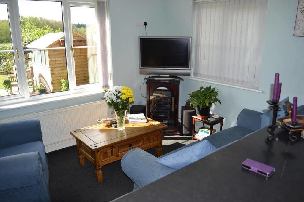 Acer Lodge Bed & Breakfast Mundford Экстерьер фото